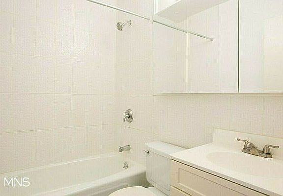 4th image of 309 W 30th St APT 3D
