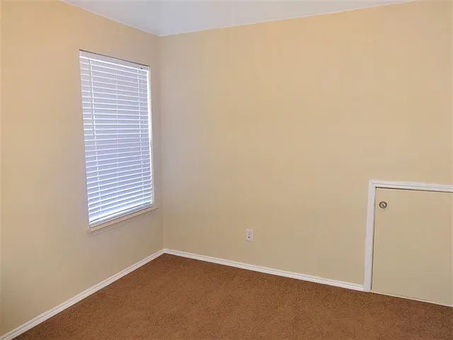 9501 Navarro St — Photo 22