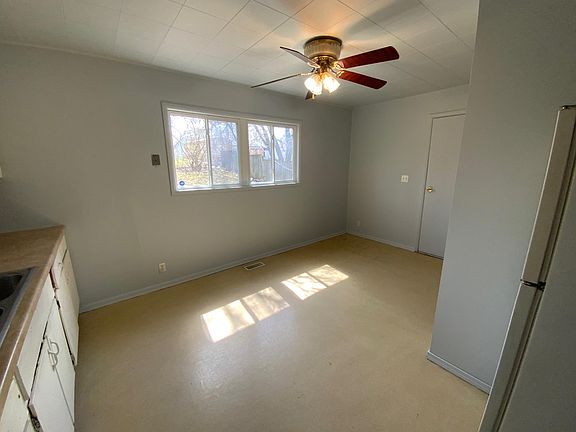 5th image of 912 Holiday Dr