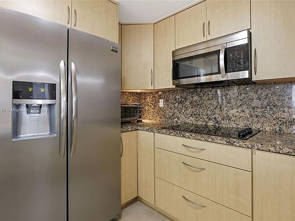 3rd image of 2625 Collins Ave APT 1010
