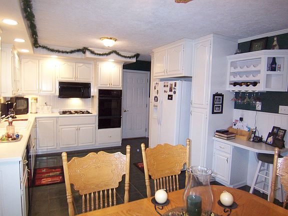 3rd image of 144 Jonquil Dr