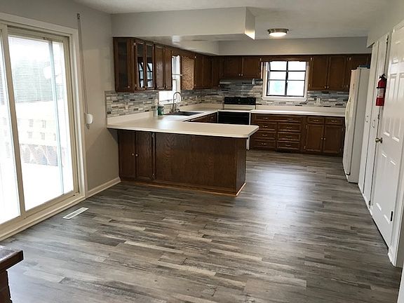 5th image of 58433 Westwood Dr