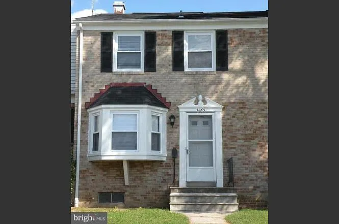 5265 Darien Rd — Photo 1