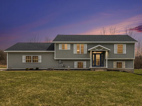 2420 Recluse Dr, Cedar Springs, MI 49319