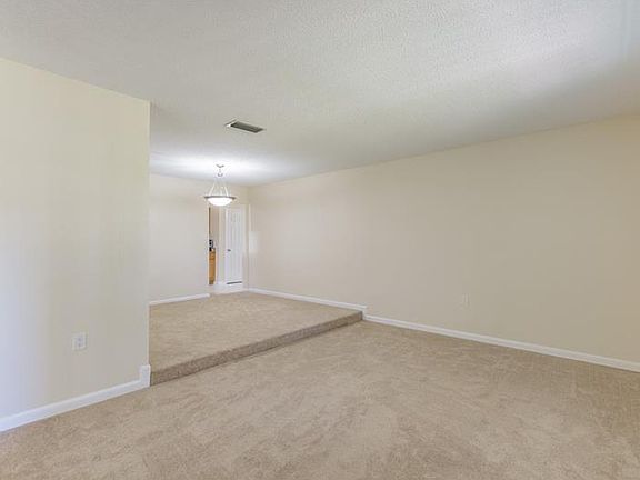3rd image of 1952 Suzanne Ln