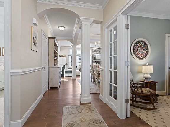 3rd image of 323 Holly Oaks Ln