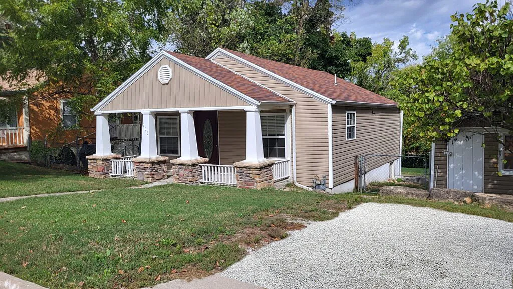 2 bed, 750 sqft, $1,000 — Photo 1
