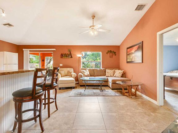 4th image of 3018 SE Waveland Pl