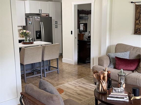 4th image of 2405 Dogwood Pl