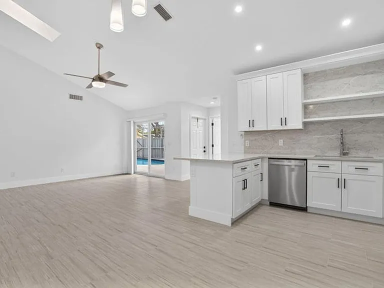 5230 Woodruff Ln — Photo 10