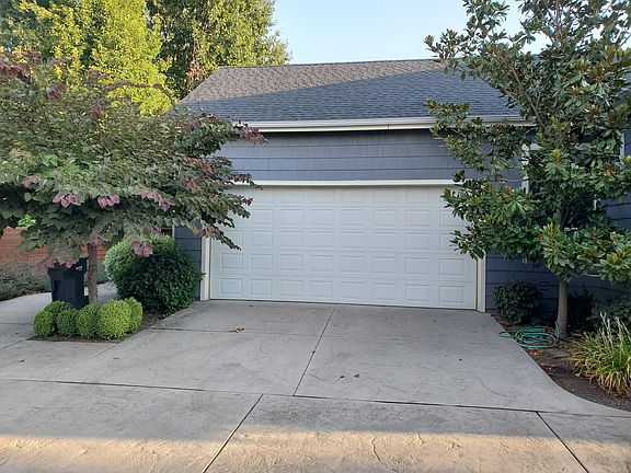 5th image of 19 Kensington Dr
