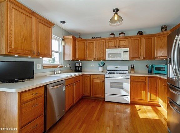 3rd image of 328 Verbena Ln
