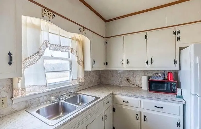 2 bed, 1100 sqft, $1,200 — Photo 3