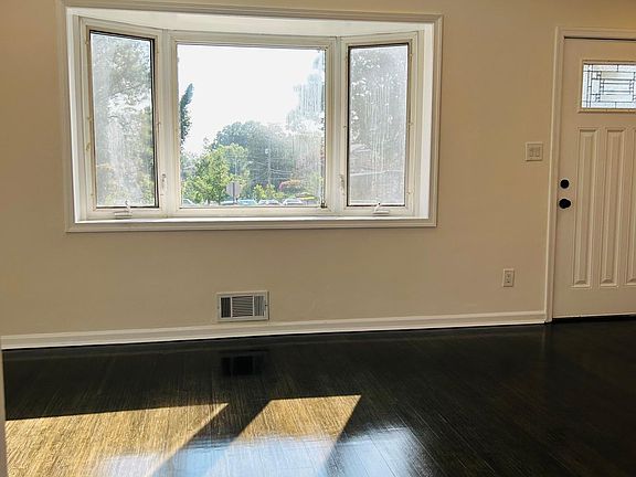 3rd image of 4014 24th Ave