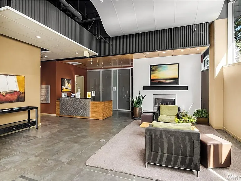 24hr Concierge In Lobby