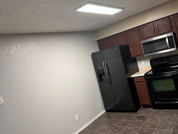 4th image of 619 Wolftrap Dr
