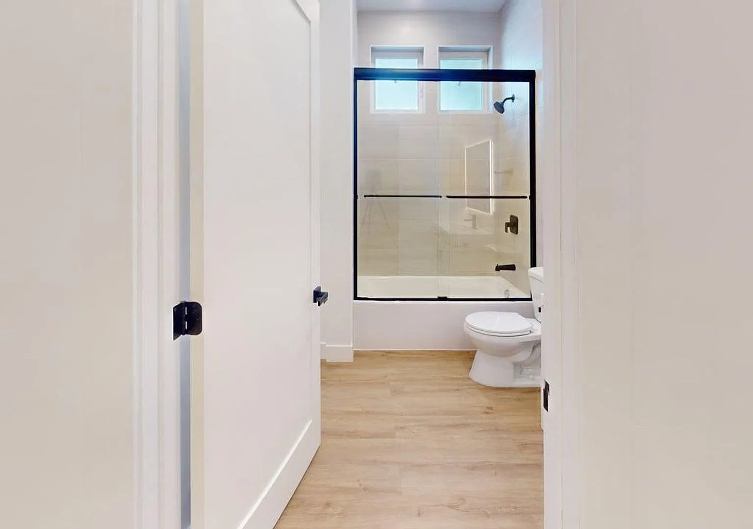 Huge Three Bedroom Available in West Hollywood — Photo 4