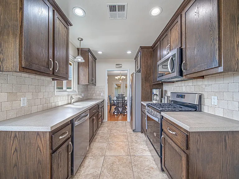 549 N La Sena Ave — Photo 11