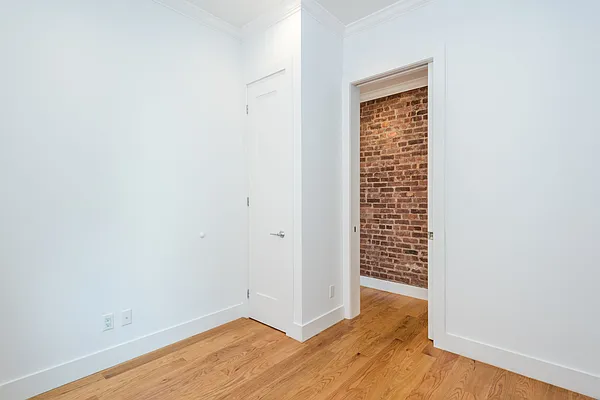 Rented by Nooklyn NYC LLC | media 82