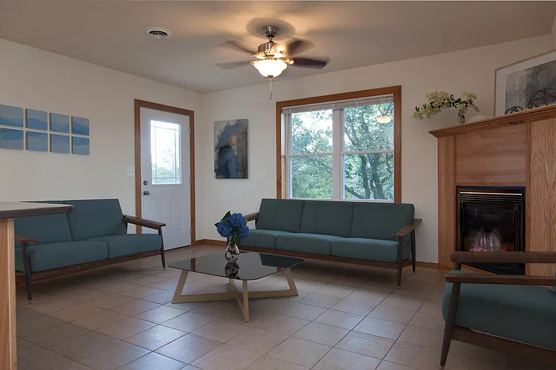 4 bed, 2.0 bath, $2,149 — Photo 3