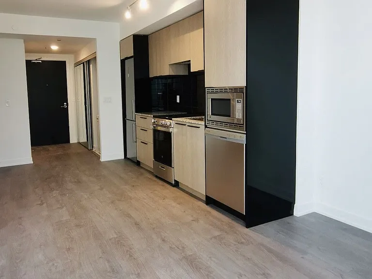 501 Yonge St #2103 — Photo 8