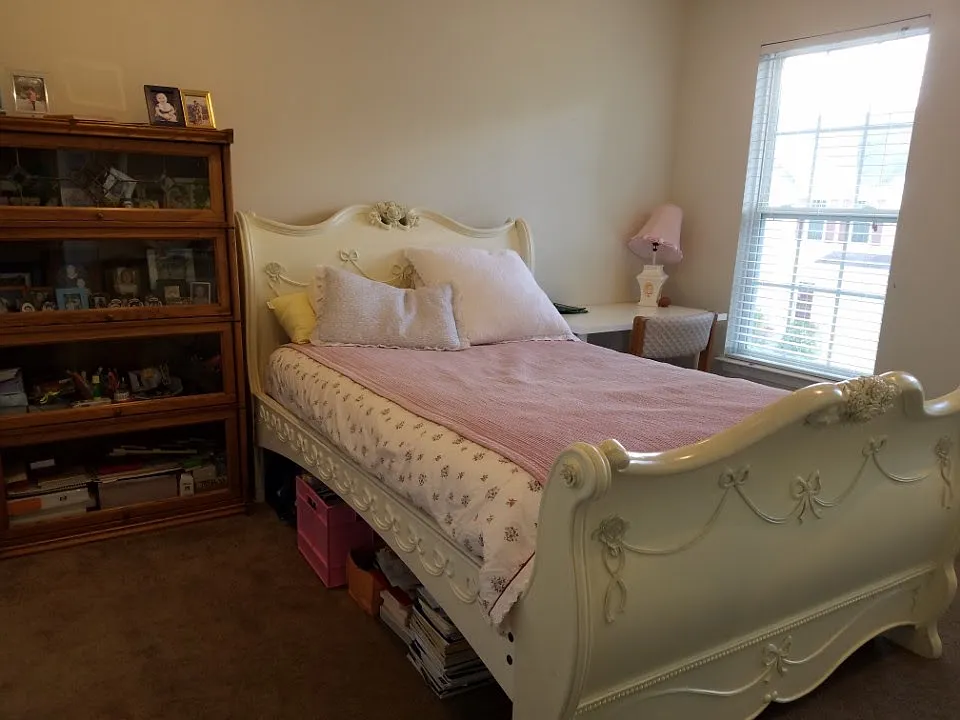 4 bed, 3.5 bath, 2998 sqft, $2,750 — Photo 2