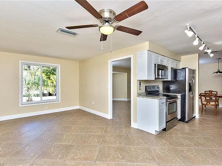 4480 Parrot Ave — Photo 6