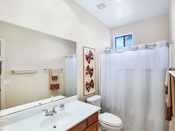 5th image of 539 W Moorwood St