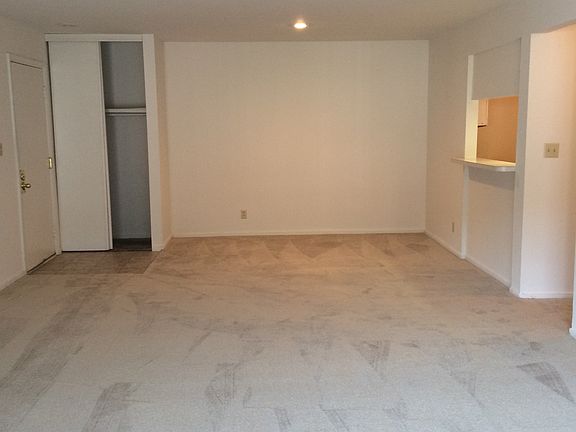 5th image of 725 Wiggens Ferry Dr APT A