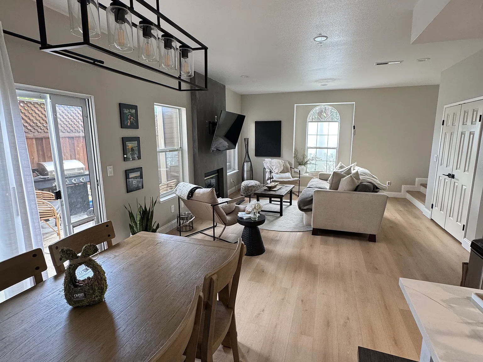 3 bed, 2.5 bath, 1500 sqft, $5,250 — Photo 2