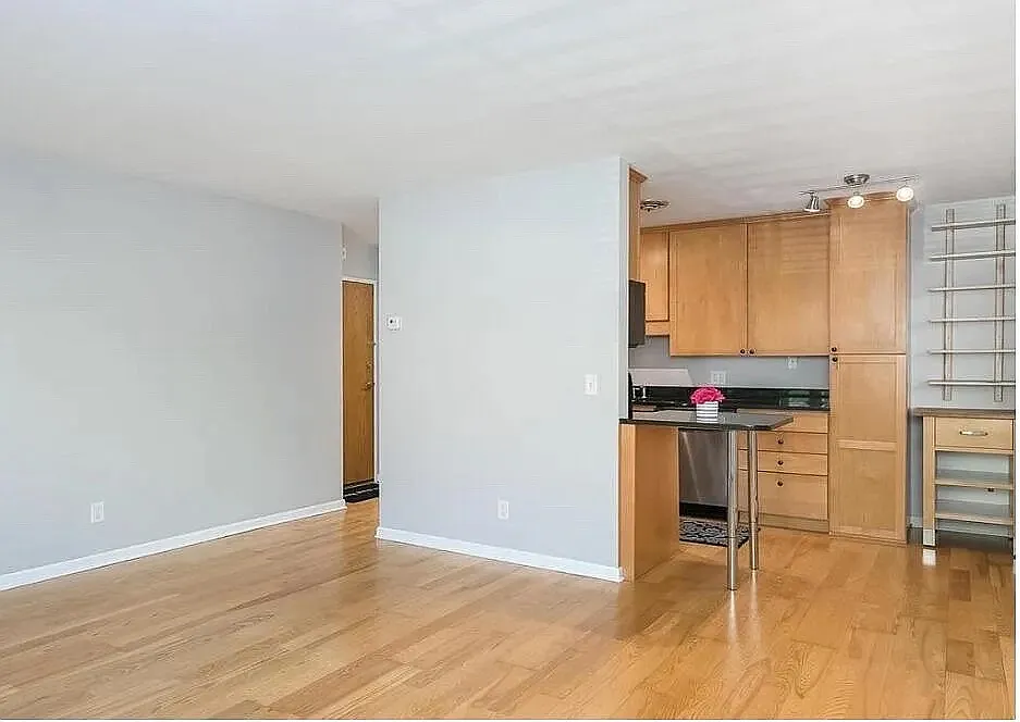 Photo 2 of 8 - 3018 Aldrich Ave S #12A - Minneapolis, MN Building Photo - 3018 Aldrich Ave S #12A