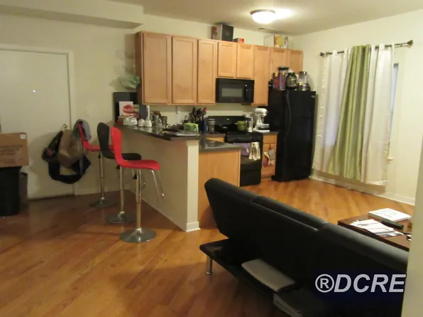 7605 N Bosworth Ave APT 2E, Chicago, IL 60626