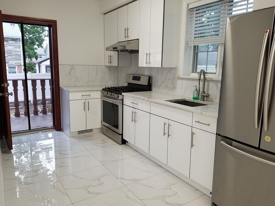 1st image of 19 Avenue 151 St