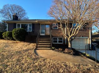 9 Lynhurst Dr, Greenville, SC 29611