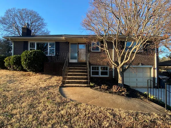 9 Lynhurst Dr, Greenville, SC 29611