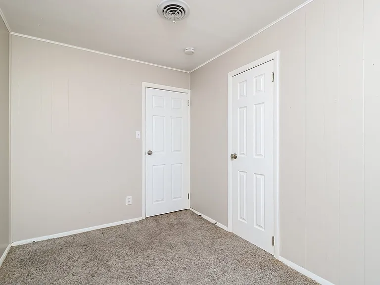 1148877_026_bedroom_13497434.jpg