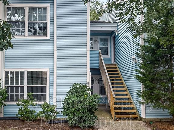 5th image of 621 E Lake Front Cir