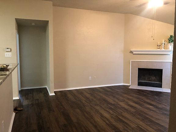 3rd image of 812 Sierra Cir