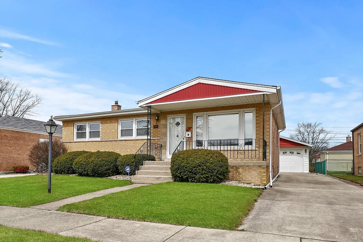 257 Maple Ave photo 1