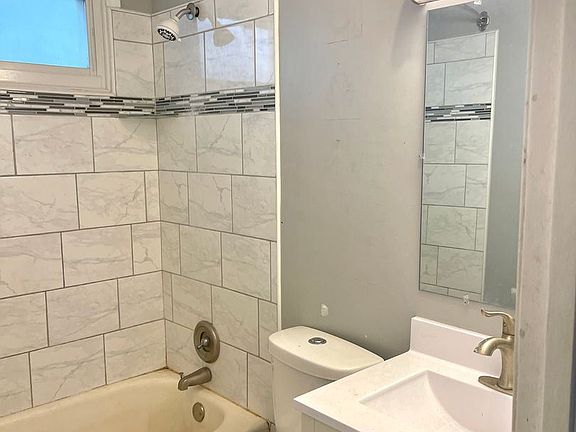 5th image of 313 E Locust St APT 3