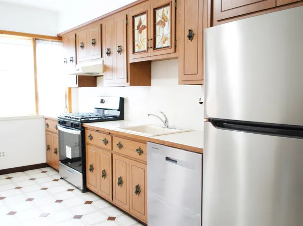 133 Oak Street image 3 of 9