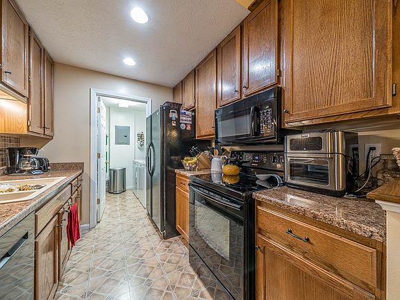5th image of 460 Marian Ln APT 11