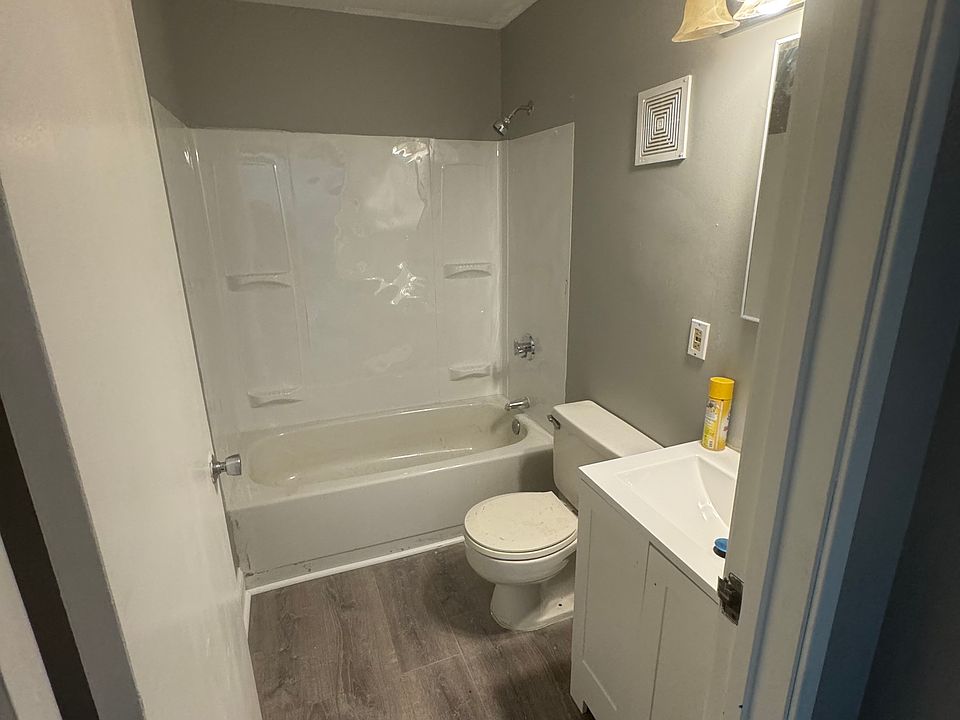 2nd image of 301 Main St #301