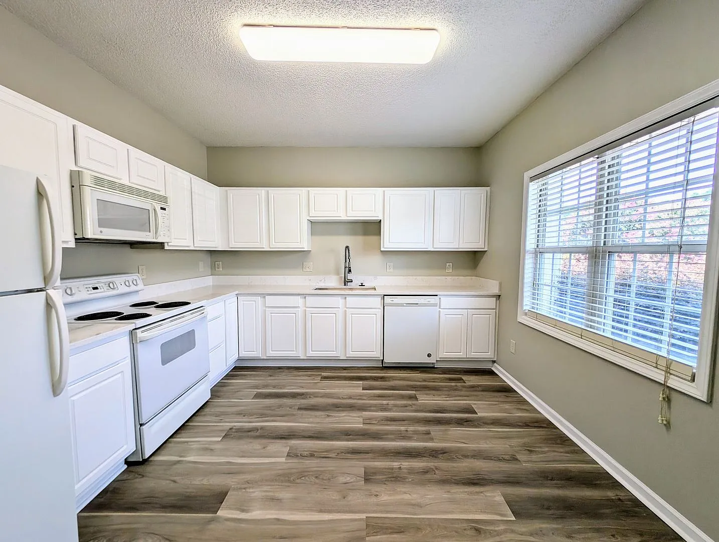 Move-In Ready Townhome with Downstairs Primary Suite in Prime Morrisville Location — Photo 2