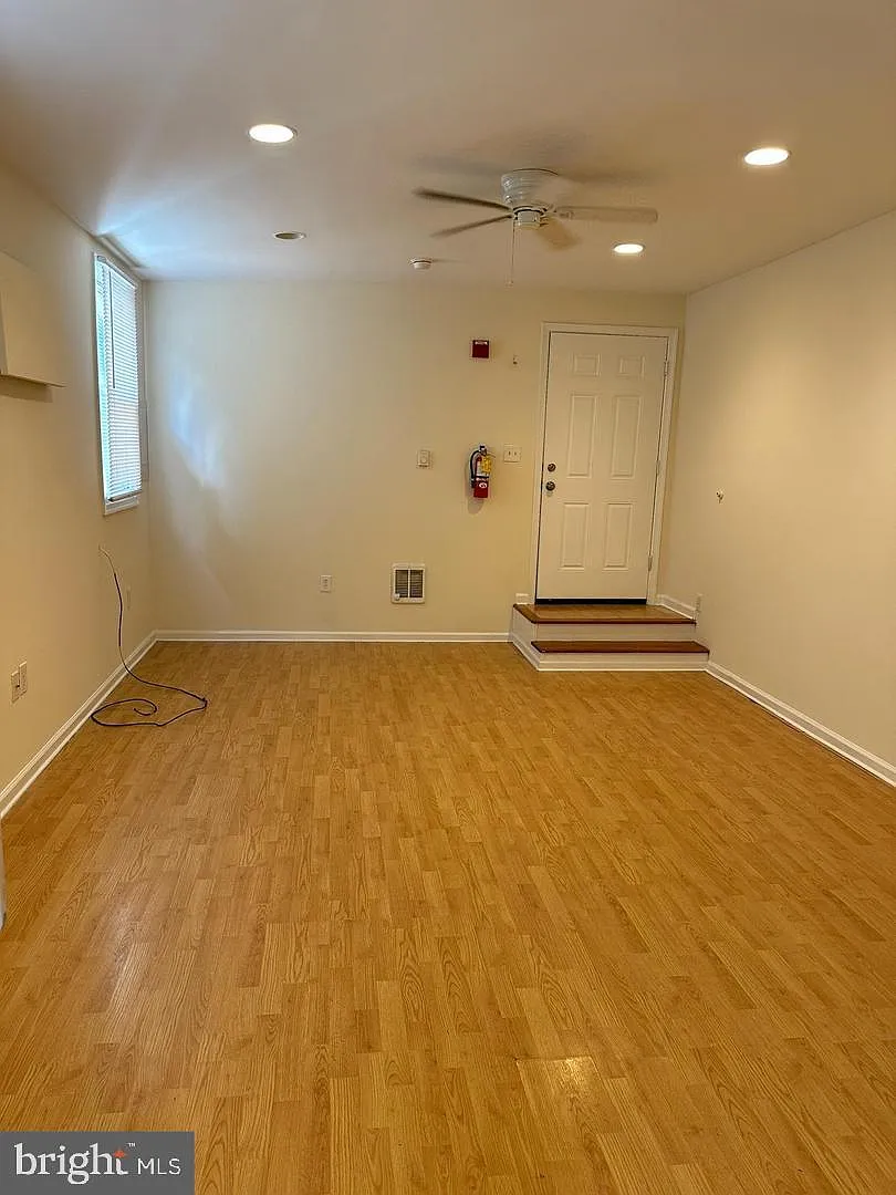 Studio, $1,100 — Photo 2