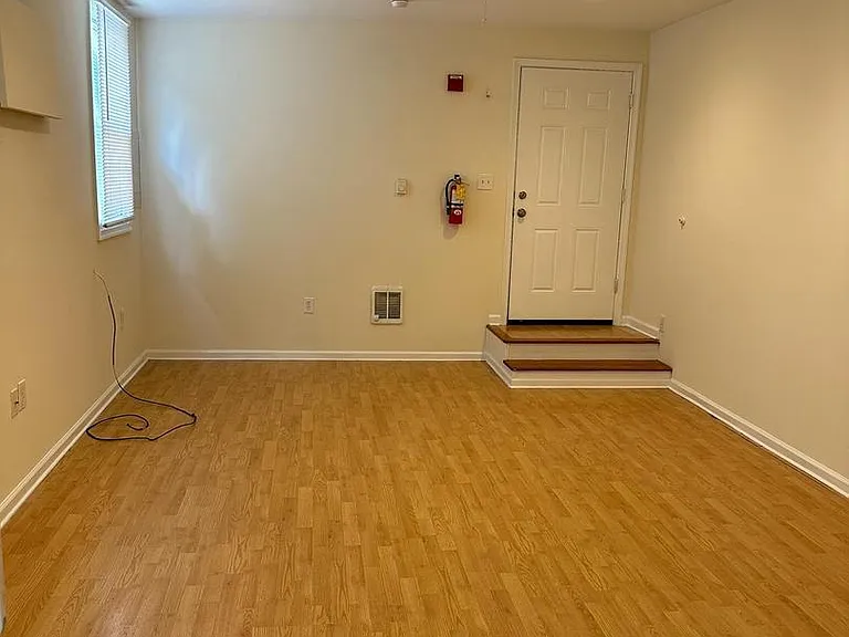 1502 Brown St #2R — Photo 2