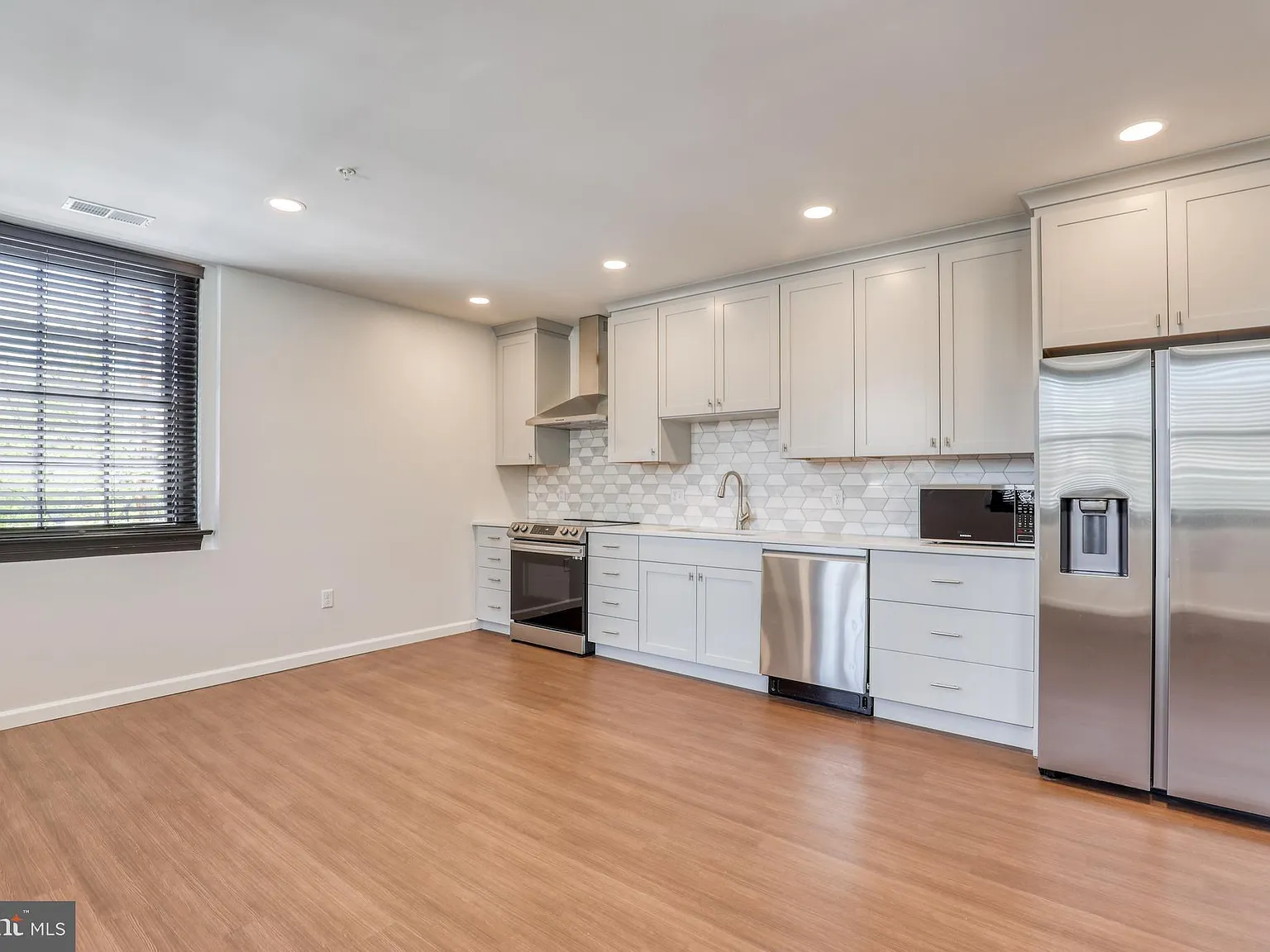 2 bed, 1150 sqft, $2,500 — Photo 4