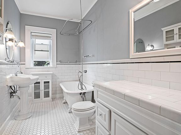5th image of 2621 Humboldt Ave S APT 4