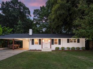 3424 Stonehaven Dr, Charlotte, NC 28215