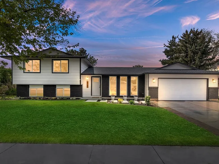 4795 S Maverick Way — Photo 2